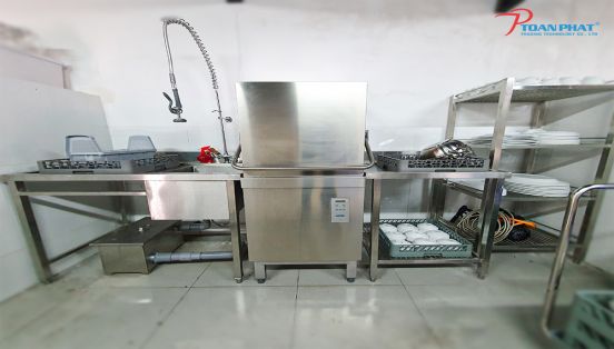 THE COMPARISON BETWEEN ADVANTAGES AND DISADVANTAGES OF INDUSTRIAL DISHWASHER
