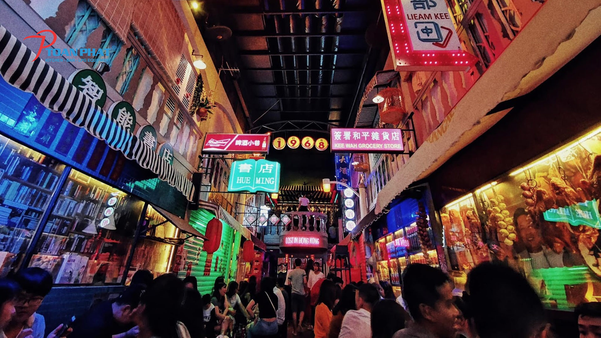 Quán ăn phong cách Hong Kong mở xuyên đêm thu hút giới trẻ Hà Thành
