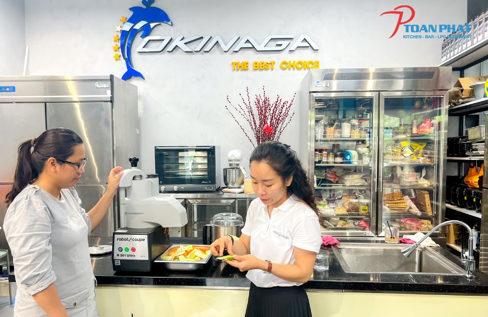 MÁY XAY, CẮT RAU CỦ ROBOT COUPE CL50 24 Những sản phẩm của Toàn Phát cung cấp đều là sản phẩm chính hãng, chất lượng và đầy đủ chế độ bảo hành từ hãng Robot Coupe.