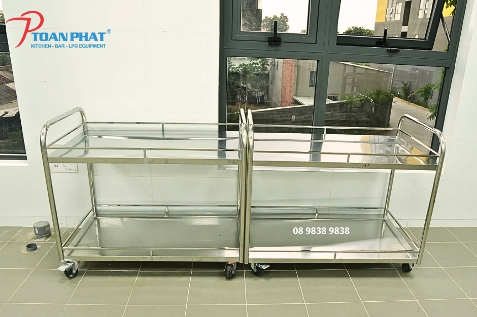 XE ĐẨY DỤNG CỤ Y TẾ 7 Ưu điểm nổi bật của xe đẩy dụng cụ y tế inox Toàn Phát