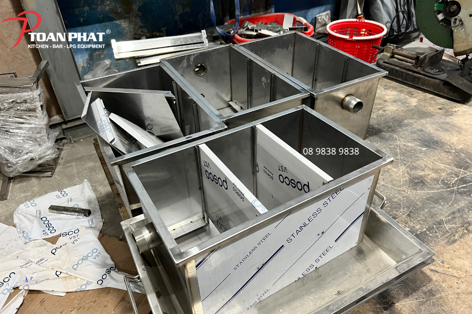 Kích thước bể tách mỡ tiêu chuẩn & Cách lựa chọn phù hợp 3 Bể tách mỡ tổng thể cho khu bếp trung tâm - nhà máy chế biến thực phẩm