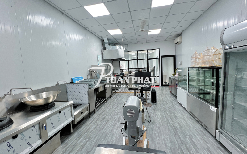 Tủ đông 4 cánh Okinaga - Giải pháp bảo quản thực phẩm tối ưu cho các nhà hàng 14 Showroom thiết bị bếp công nghiệp Toàn Phát