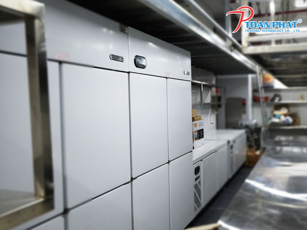 TỦ MÁT 4 CÁNH BERJAYA BS 4DUC/Z 2 Tủ mát 4 cánh đứng Berjaya