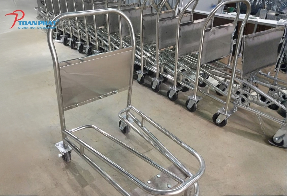 Ứng dụng thực tế xe đẩy hành lý inox 