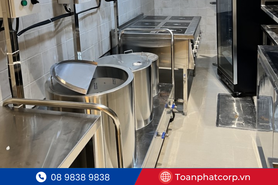 TOÀN PHÁT CUNG CẤP TỦ MÁT 2 CÁNH THÁI LAN TẠI PHỞ HIỀN 4 Giải pháp thi công bếp công nghiệp đồng bộ, tối ưu theo thực tế mặt bằng