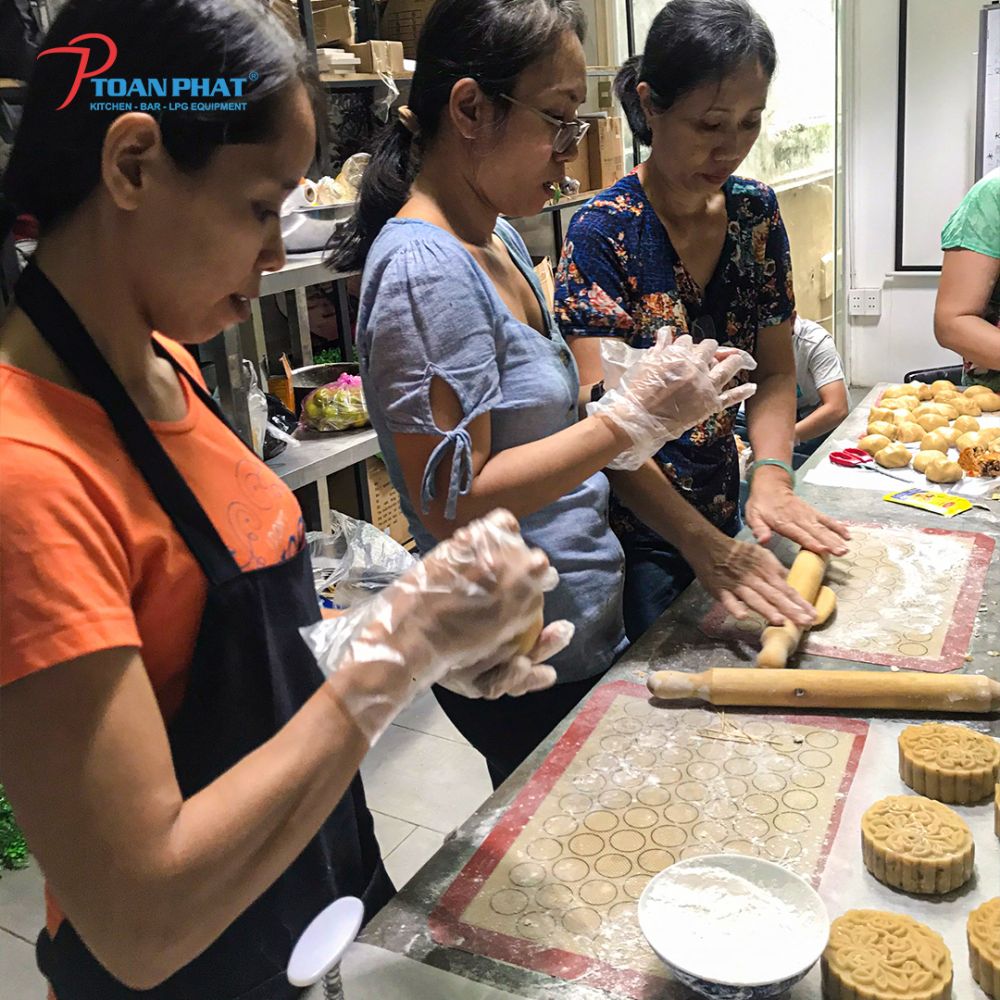 4 thuc20te20nuong20banh20trung20thu204