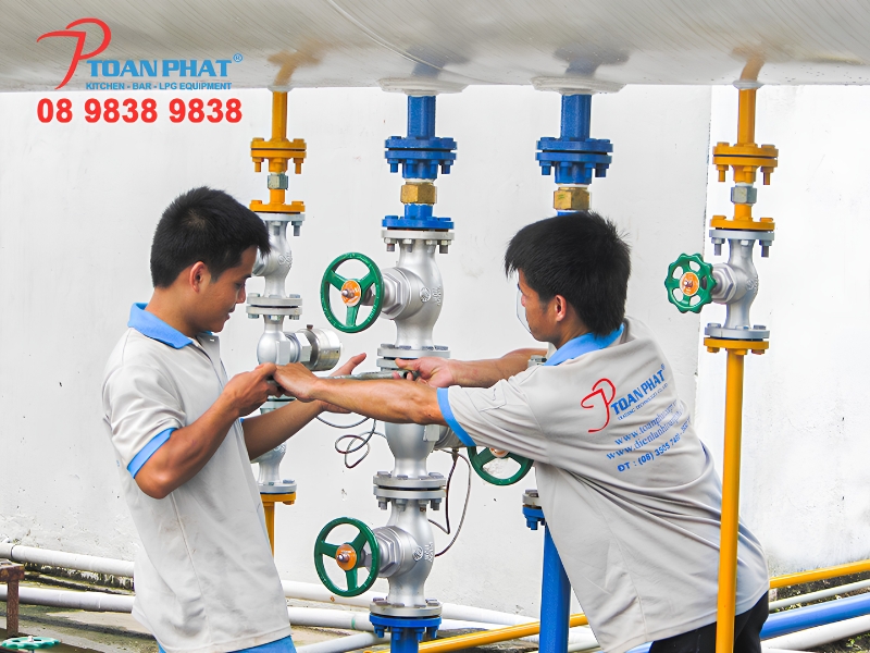 TOÀN PHÁT - THI CÔNG HỆ THỐNG GAS CÔNG NGHIỆP - BỒN GAS 2 Khu vực hệ thống gas trung tâm do Toàn Phát thi công