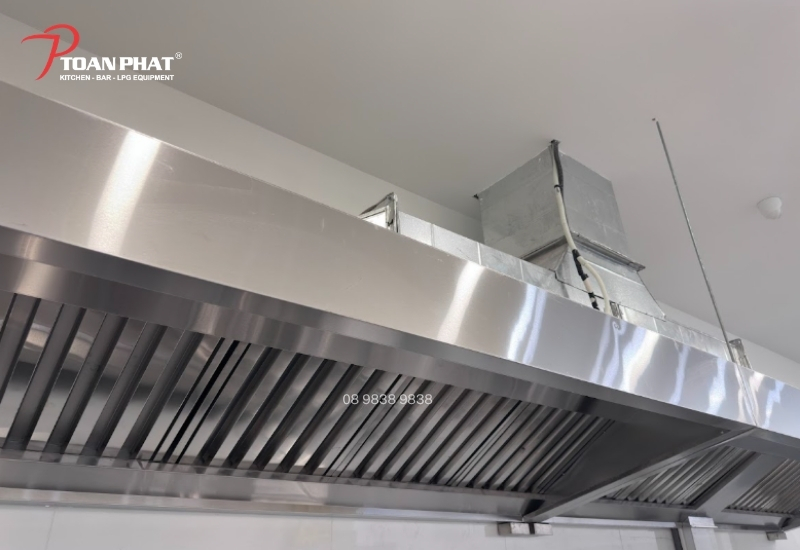 TOÀN PHÁT - THI CÔNG HỆ THỐNG HÚT KHÓI BẾP CÔNG NGHIỆP 8 Hệ thống hút khói do Toàn Phát sản xuất từ inox 304 cao cấp