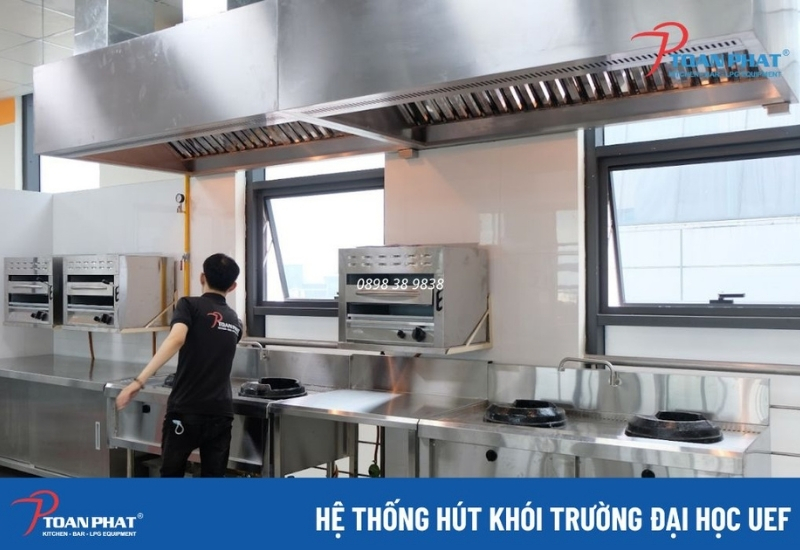 TOÀN PHÁT - THI CÔNG HỆ THỐNG HÚT KHÓI BẾP CÔNG NGHIỆP 1 Hệ thống hút khói Trường đại học UEF do Toàn Phát thi công