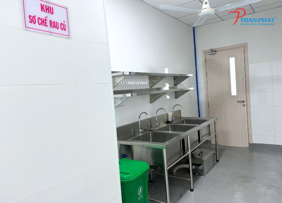 Khu sơ chế inox Toàn Phát
