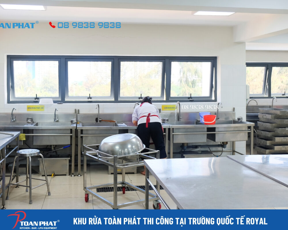 Khu sơ chế tại trường quốc tế Royal Khu sơ chế tại trường quốc tế Royal