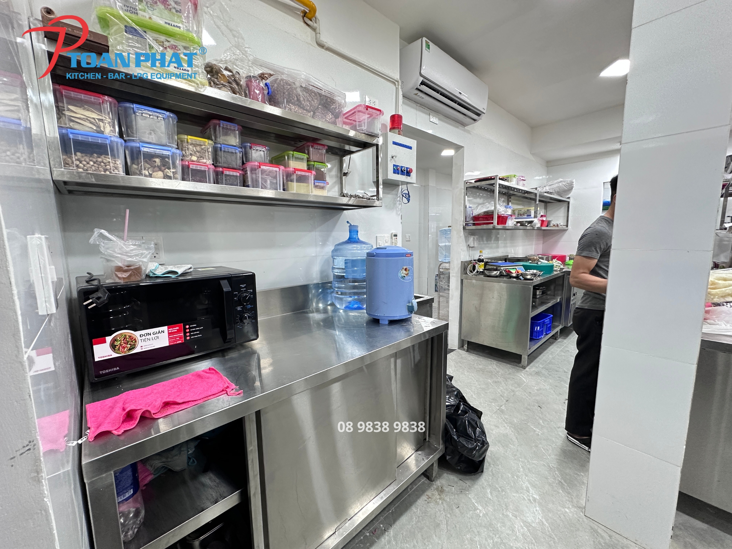 Bàn inox tiếp nhận nguyên liệu bếp nhà hàng công nghiệp