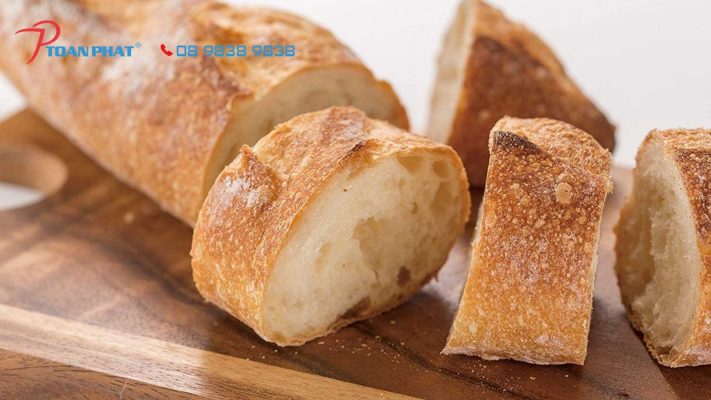 BÁNH MÌ ĐÔNG LẠNH – XU HƯỚNG MỚI TRONG NGÀNH SẢN XUẤT BÁNH CÔNG NGHIỆP 2021 2 bánh mì nóng giòn