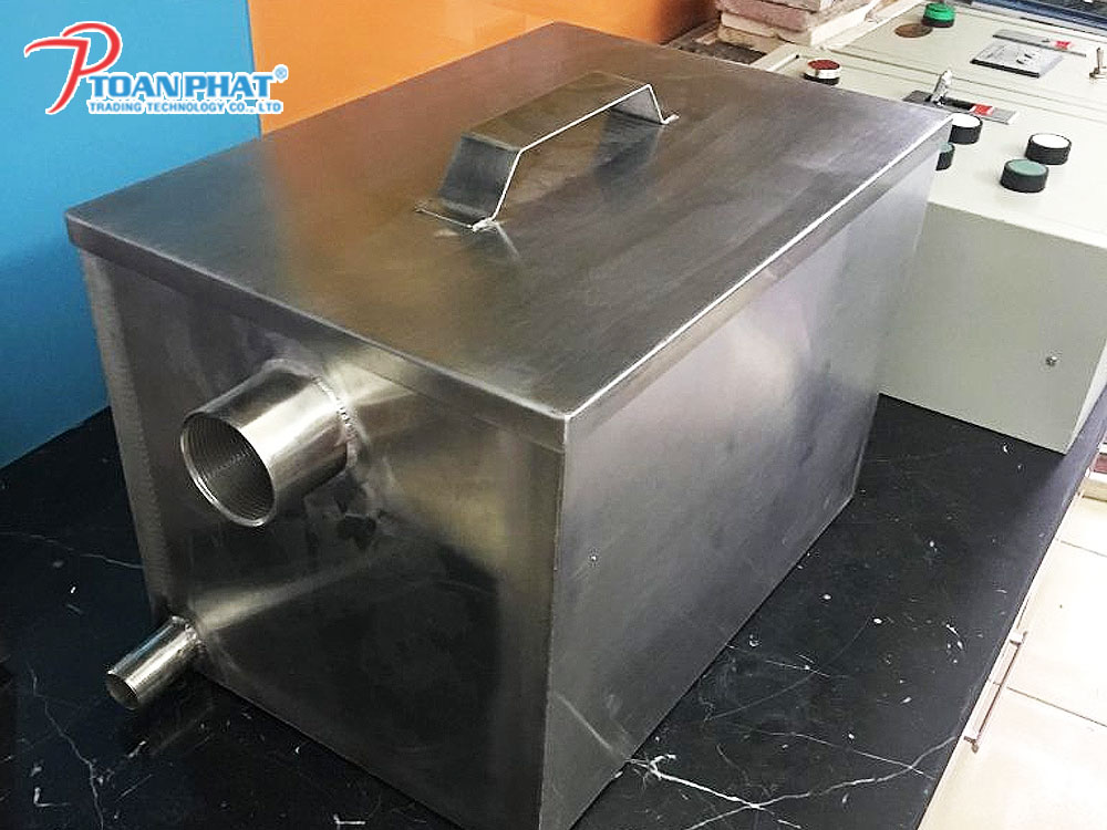 CÔNG DỤNG VÀ CÁCH HOẠT ĐỘNG CỦA BỂ TÁCH MỠ TRONG BẾP NHÀ HÀNG, QUÁN ĂN 1 Công dụng và cách hoạt động của bể tách mỡ trong bếp nhà hàng, quán ăn