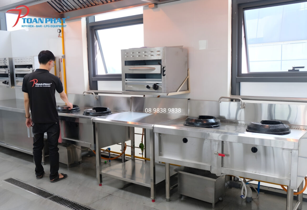 DỰ ÁN THI CÔNG BẾP THỰC HÀNH TRƯỜNG ĐẠI HỌC UEF 3 Thiết kế không gian thực hành chuẩn quốc tế cho sinh viên.