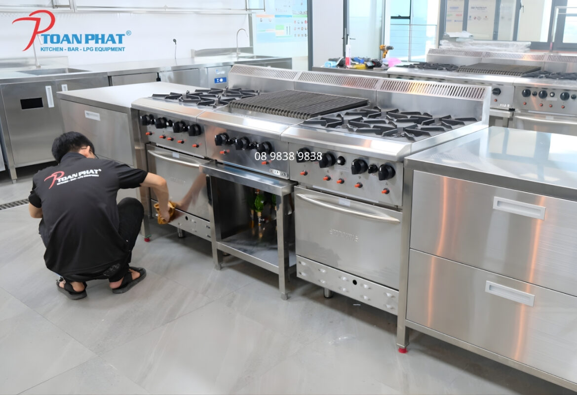 DỰ ÁN THI CÔNG BẾP THỰC HÀNH TRƯỜNG ĐẠI HỌC UEF 13 Thiết bị cao cấp, hiện đại tạo môi trường học tập chuyên nghiệp cho sinh viên