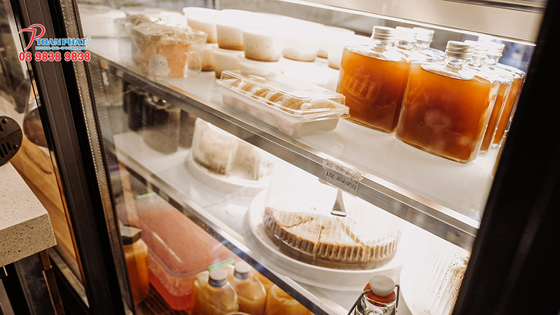 cc381ch20che1bb8cn20mua20te1bba620trc6afng20bc380y20bc381nh20kem201 CÁCH CHỌN MUA TỦ TRƯNG BÀY BÁNH KEM 1