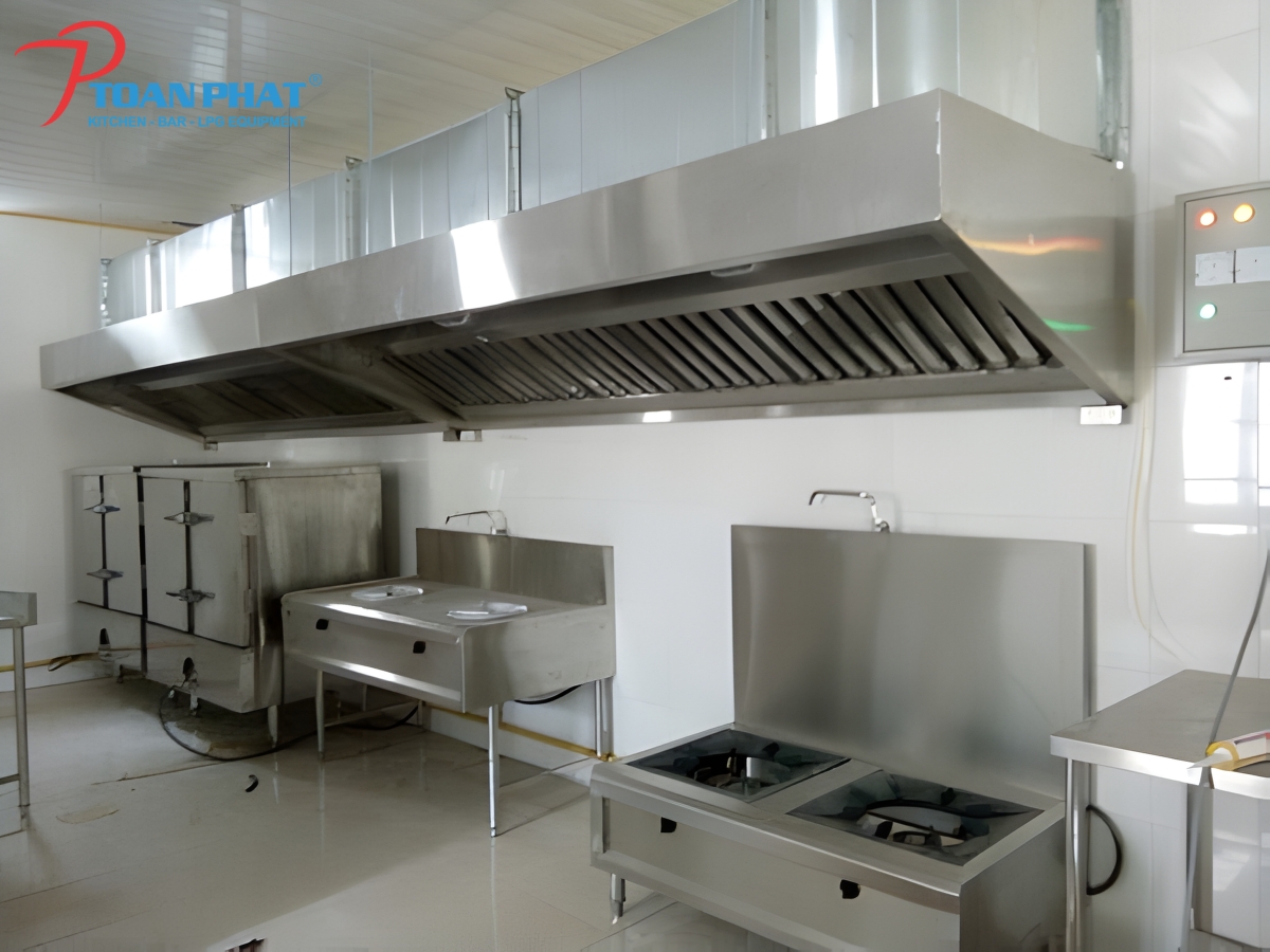 Dự án thi công bếp ăn công nghiệp cho nhà hàng Thủy Hoàng Nguyên 2 Khách hàng đặt ra yêu cầu là không gian bếp được bố trí hợp lý