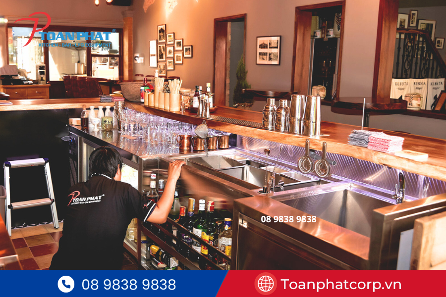 Hệ thống quầy bar inox chuyên nghiệp trong dự án G-Pub do Toàn Phát thi công