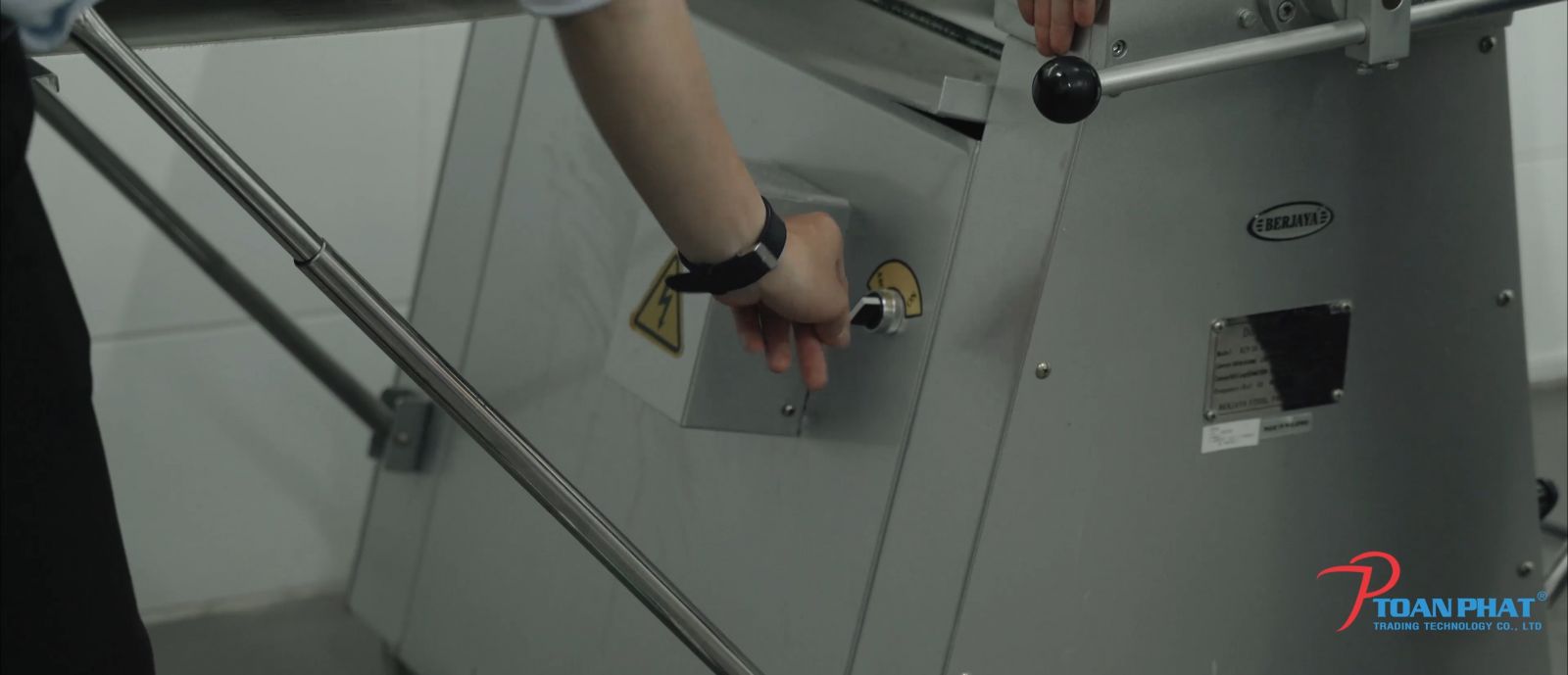 Hướng dẫn sử dụng máy cán bột băng chuyền berjaya