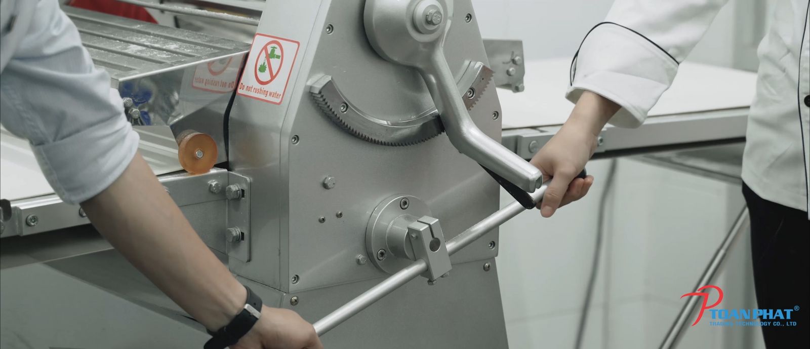 Hướng dẫn sử dụng máy cán bột băng chuyền berjaya