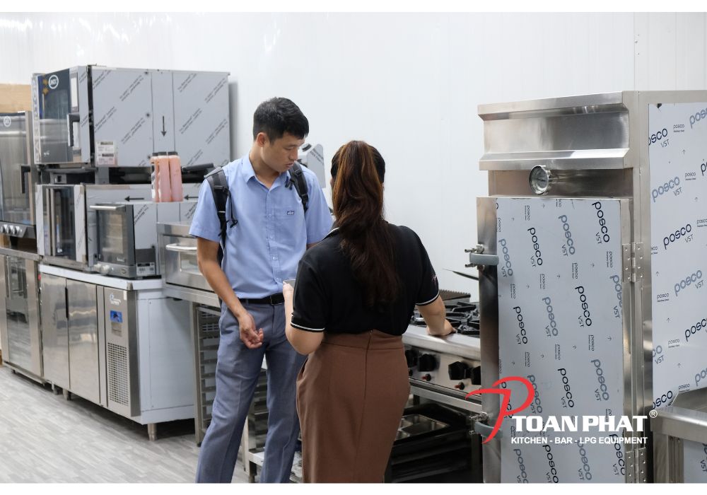 showroom thiết bị bếp công nghiệp Toàn Phát Khách hàng được trải nghiệm các sản phẩm bếp công nghiệp tại showroom