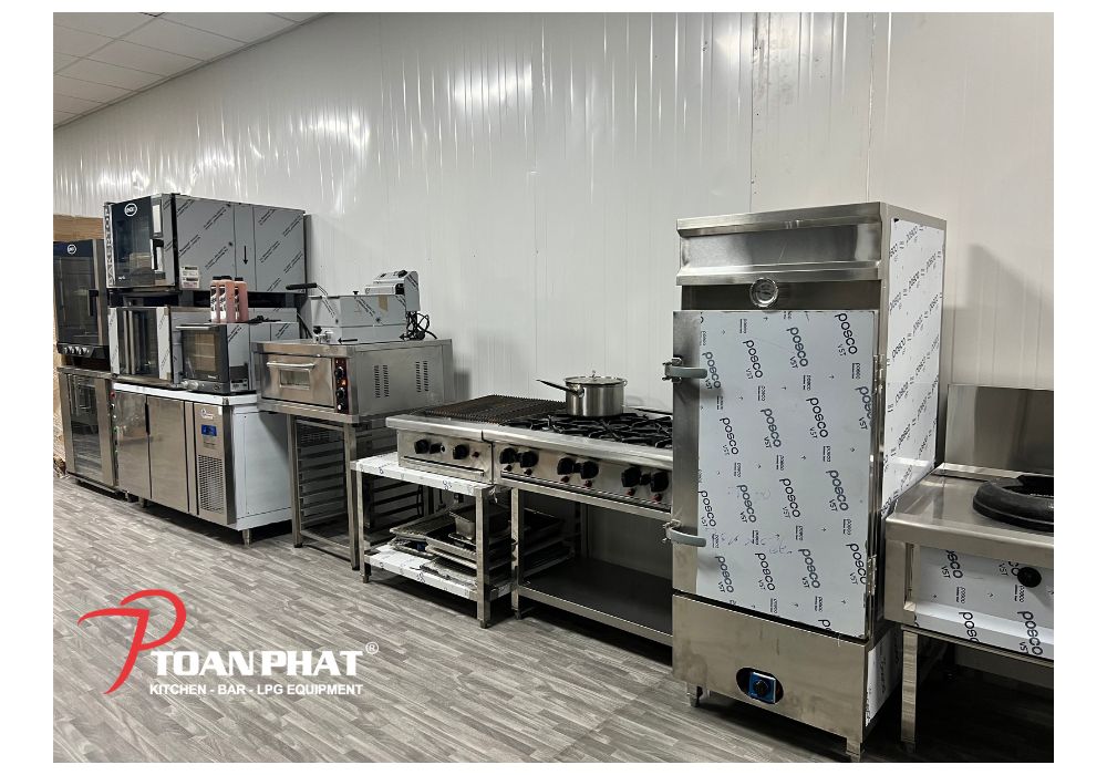 Showroom Thiết Bị Bếp Công Nghiệp Nhà Hàng Toàn Phát 4 Khu vực trưng bày các sản phẩm bếp công nghiệp tại showroom