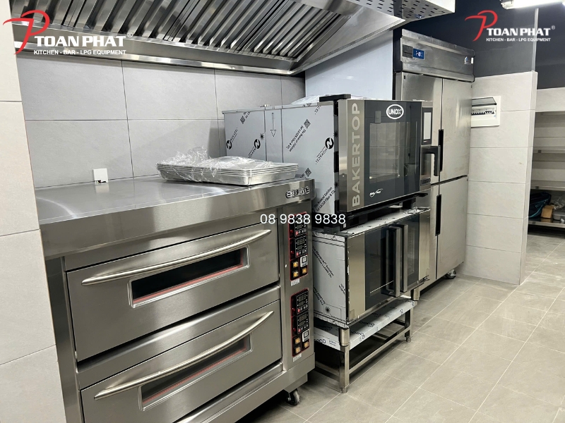 Được trang bị lò nướng unox, lò nướng 2 tầng berjaya