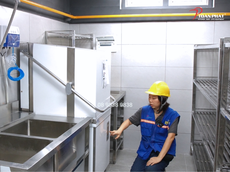 Khu rửa được trang bị máy rửa chén winterhalter