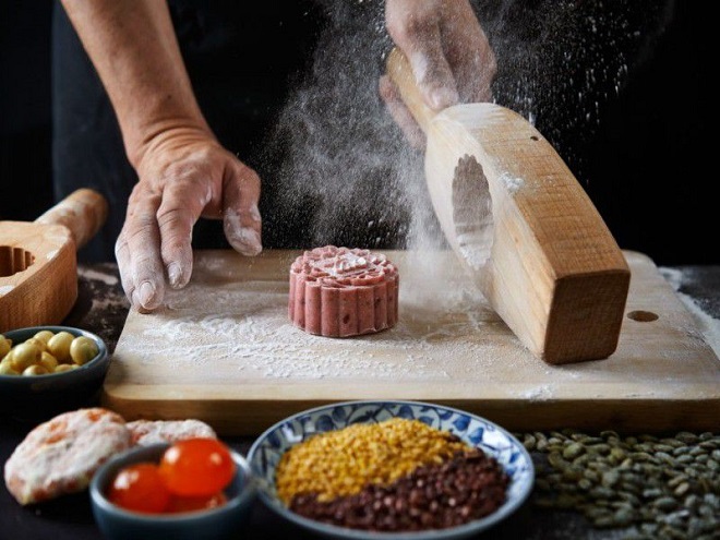lam20banh20trung20thu20thap20cam Làm vỏ bánh trung thu thập cẩm