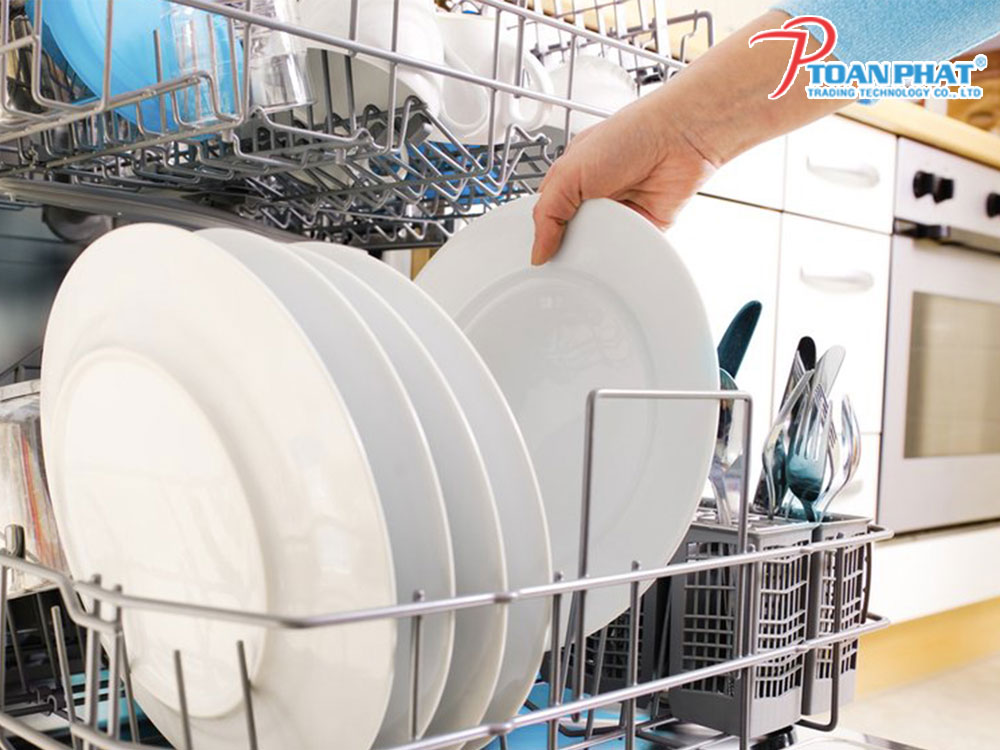 SO SÁNH ƯU ĐIỂM VÀ NHƯỢC ĐIỂM CỦA MÁY RỬA CHÉN CÔNG NGHIỆP 2 So sánh ưu điểm và nhược điểm của máy rửa chén công nghiệp
