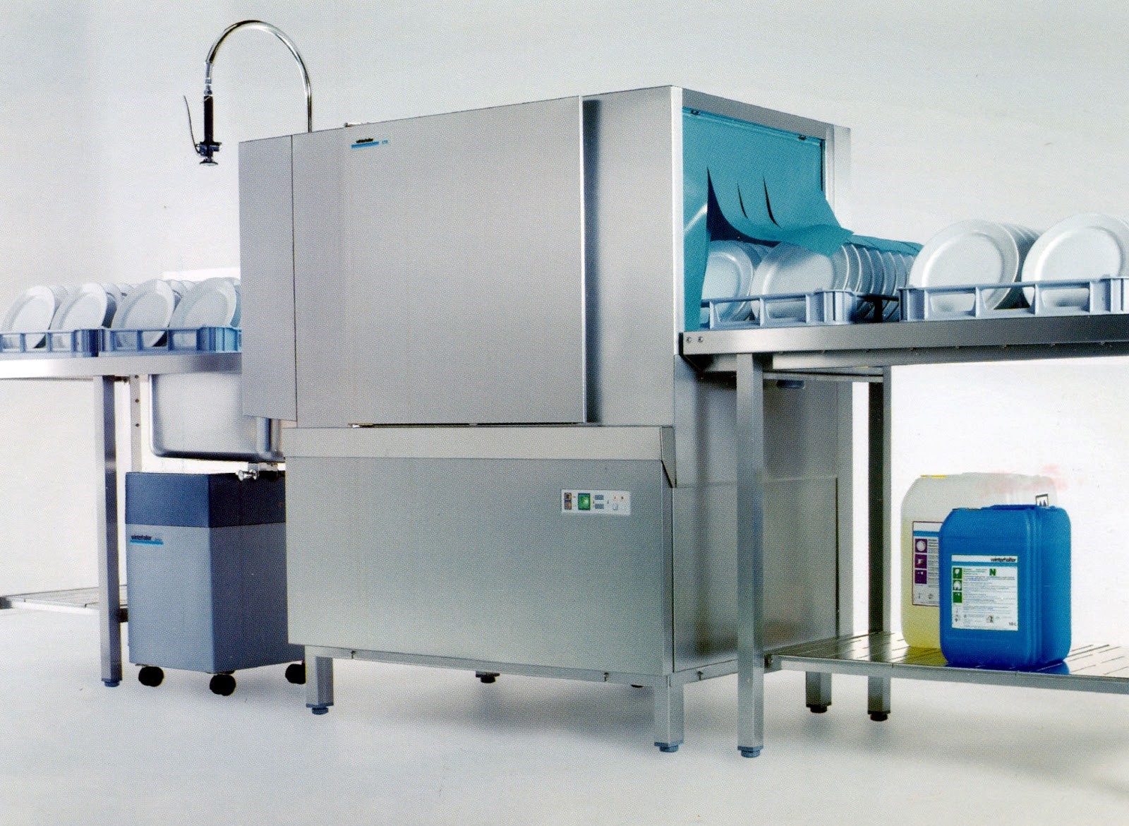 Máy rửa chén công nghiệp – thiết bị không thể thiếu của bất kỳ nhà hàng, khách sạn nào