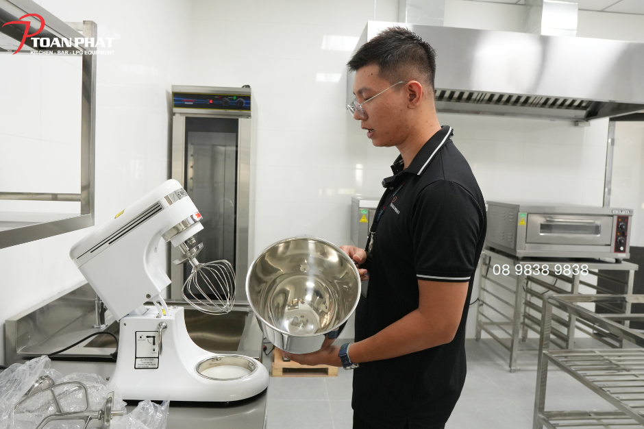 DỰ ÁN THI CÔNG BẾP THỰC HÀNH TRƯỜNG ĐẠI HỌC UEF 8 Máy trộn bột
