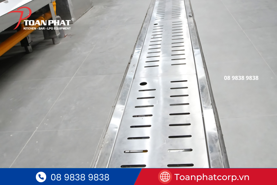 Mương thoát sàn inox giúp thoát nước nhanh và giữ vệ sinh an toàn thực phẩm