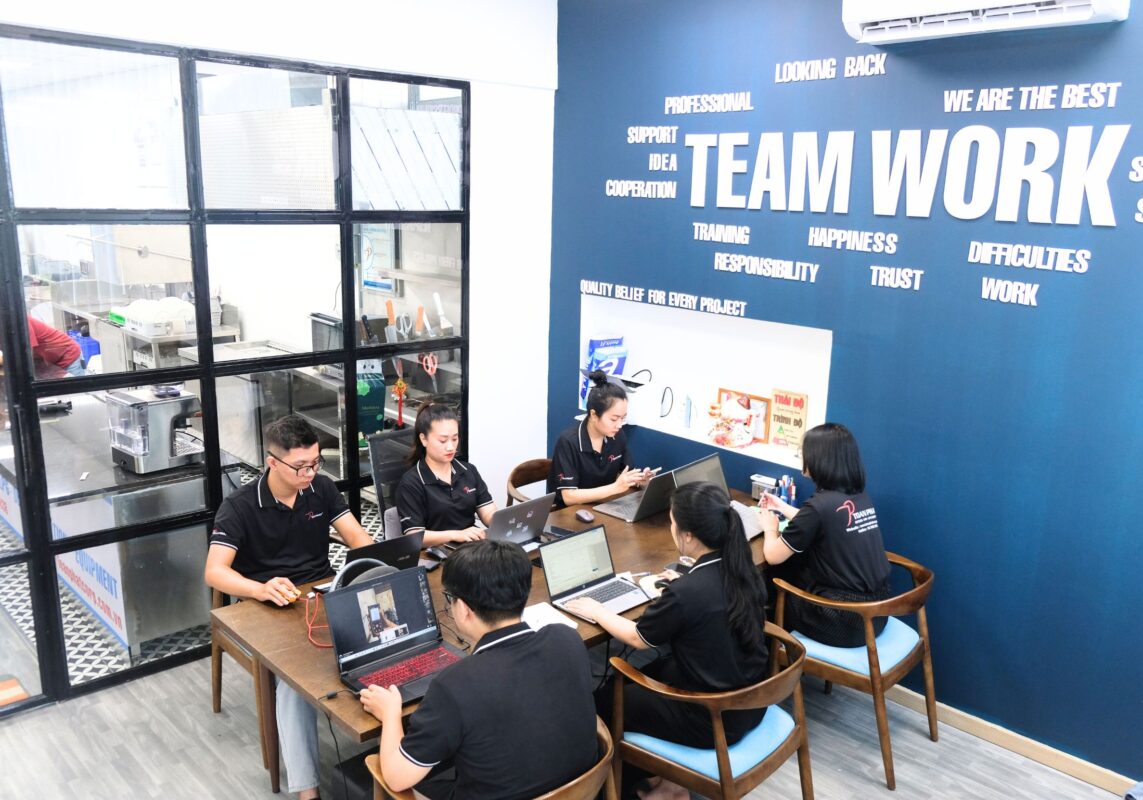 MÔ HÌNH “BẾP TRÊN MÂY” BÙNG NỔ - CÁCH NHÀ HÀNG SINH TỒN TRONG MÙA DỊCH 2 Showroom thiết bị bếp Toàn Phát