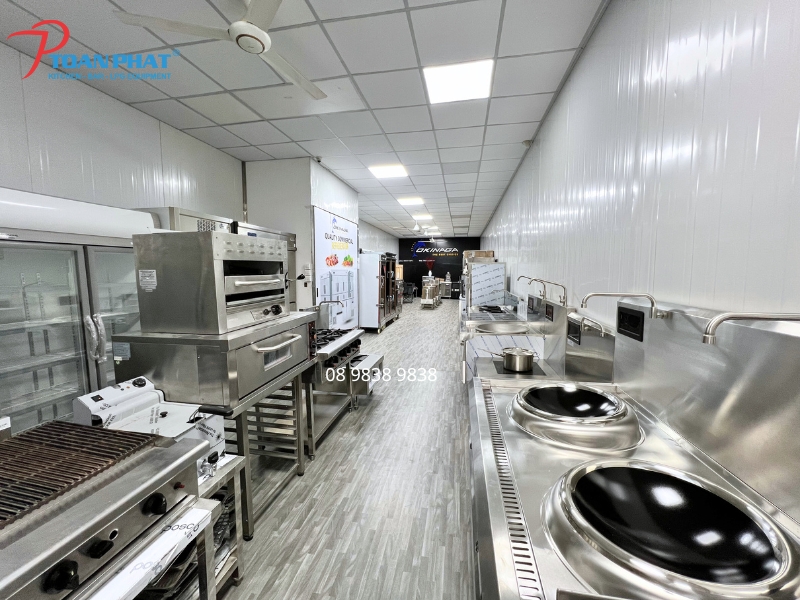 Showroom hiện đại, thiết bị nhập khẩu chính hãng