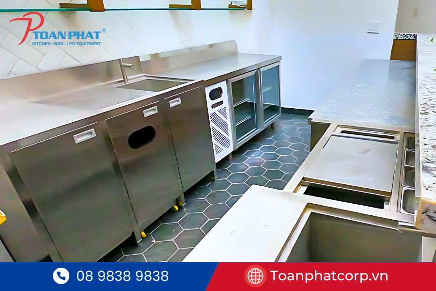 Dự án hệ thống bếp nhà hàng Phanta Stay | Giải pháp bếp công nghiệp tối ưu từ Toàn Phát 3 Thiết bị quầy bar do Toàn Phát thi công và lắp đặt