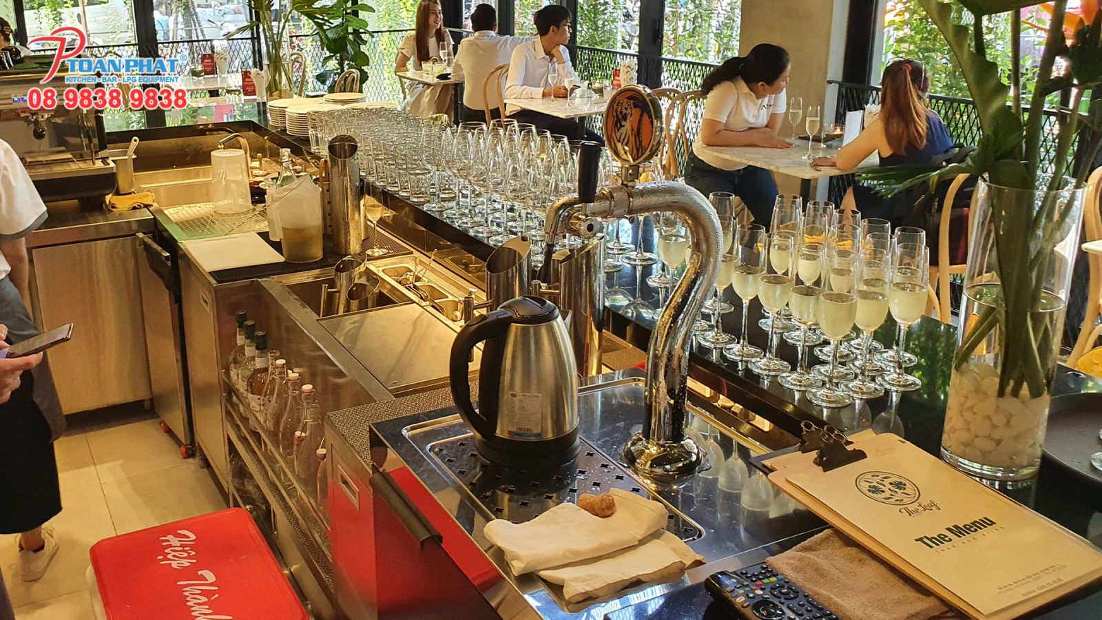 THIẾT KẾ QUẦY BAR CHUYÊN NGHIỆP CẦN NHỮNG THIẾT BỊ GÌ? 1 Thiết bị cần thiết cho quầy Bar