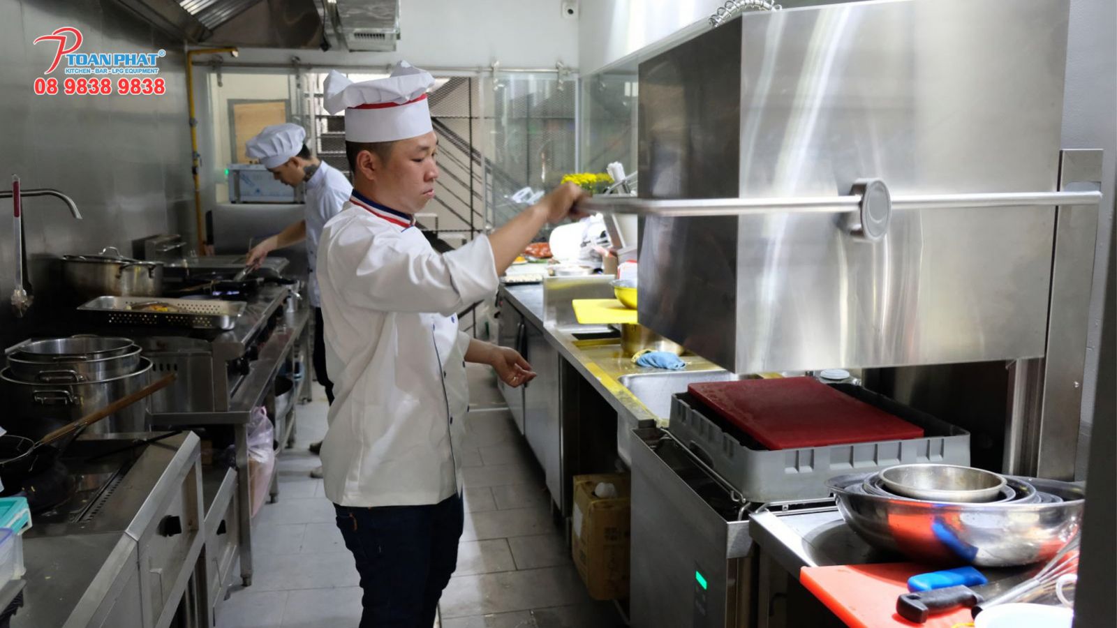 thuc-te-11 ung-dung-cong-nghe-4.0-vao-bep-nha-hang
