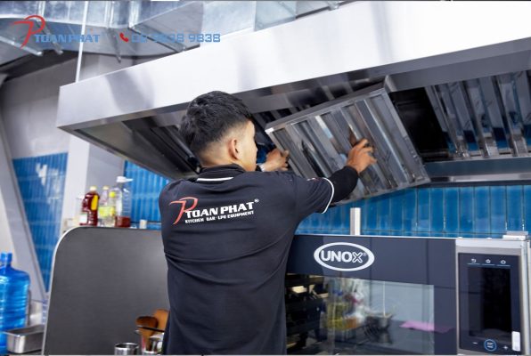 CÁC THIẾT BỊ BẾP CHÍNH CẦN CÓ TRONG BẾP NHÀ HÀNG BẾP ÂU 2 thuc20te20chup20hut20khoi203 1