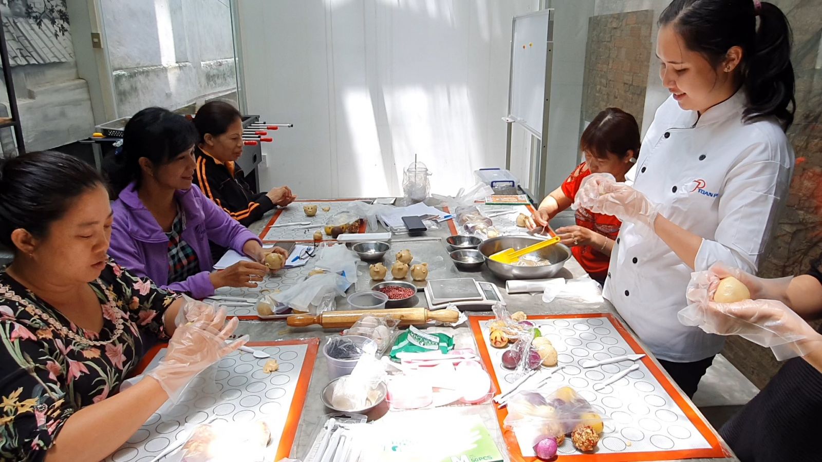 workshop huong dan lam banh trung thu 12 con giap