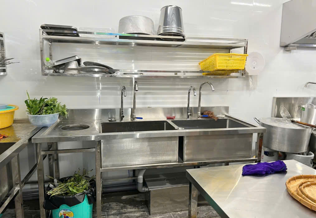 DỰ ÁN THI CÔNG HỆ THỐNG BẾP CÔNG NGHIỆP INOX CHO NHÀ HÀNG BÚN ĐẬU MẮM TÔM "NÓN QUÊ" 4 Dự án thi công hệ thống bếp công nghiệp inox cho nhà hàng bún đậu mắm tôm "Nón Quê"