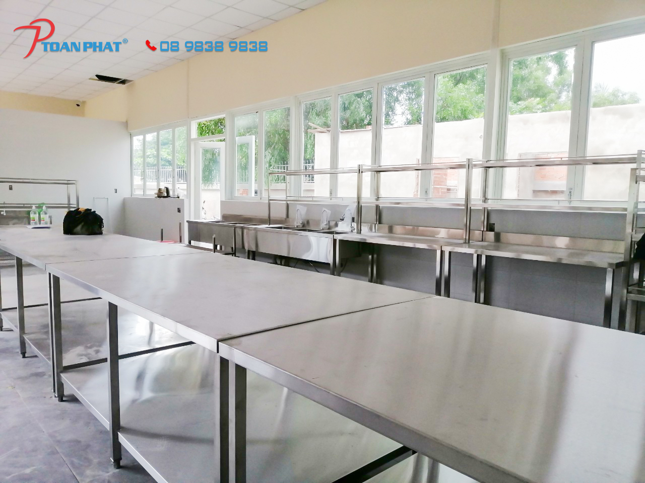 Bàn bếp inox công nghiệp