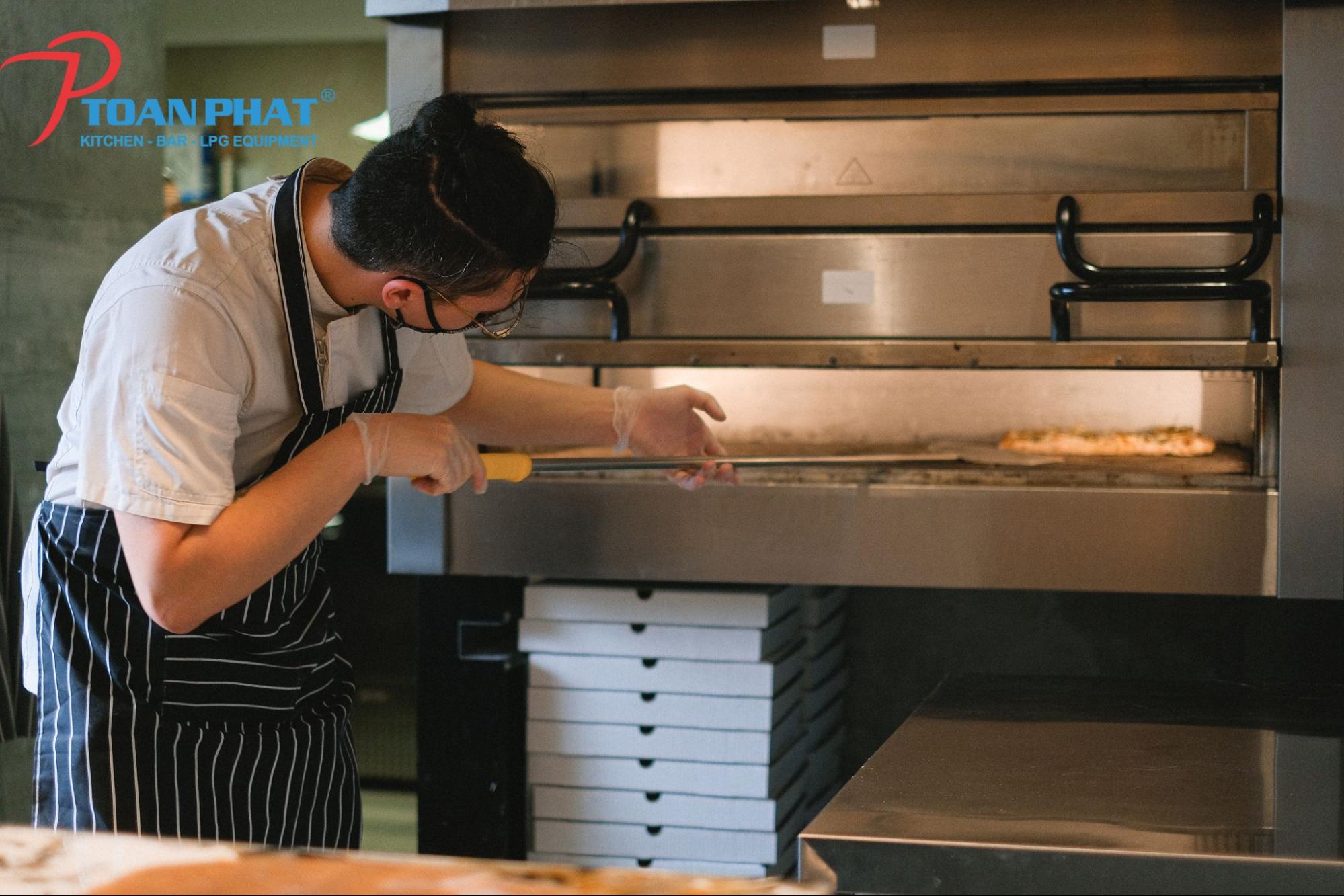 Giá lò nướng pizza công nghiệp phụ thuộc vào thương hiệu, công suất, và tính năng nên có thể khác nhau