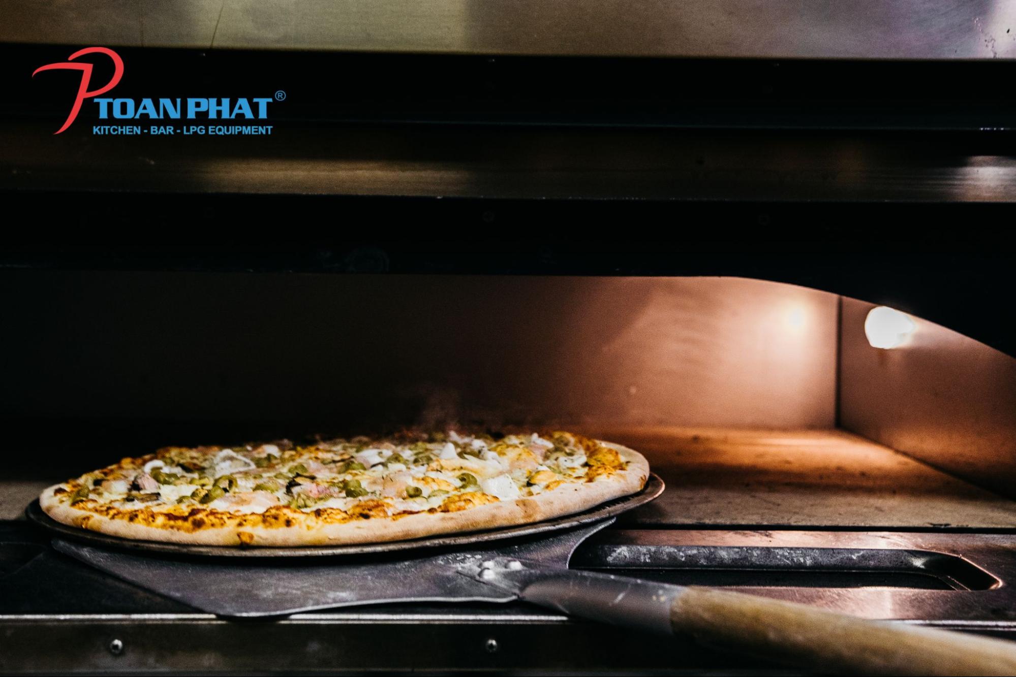 Lò nướng pizza dùng gas là giải pháp phổ biến tại các nhà hàng truyền thống