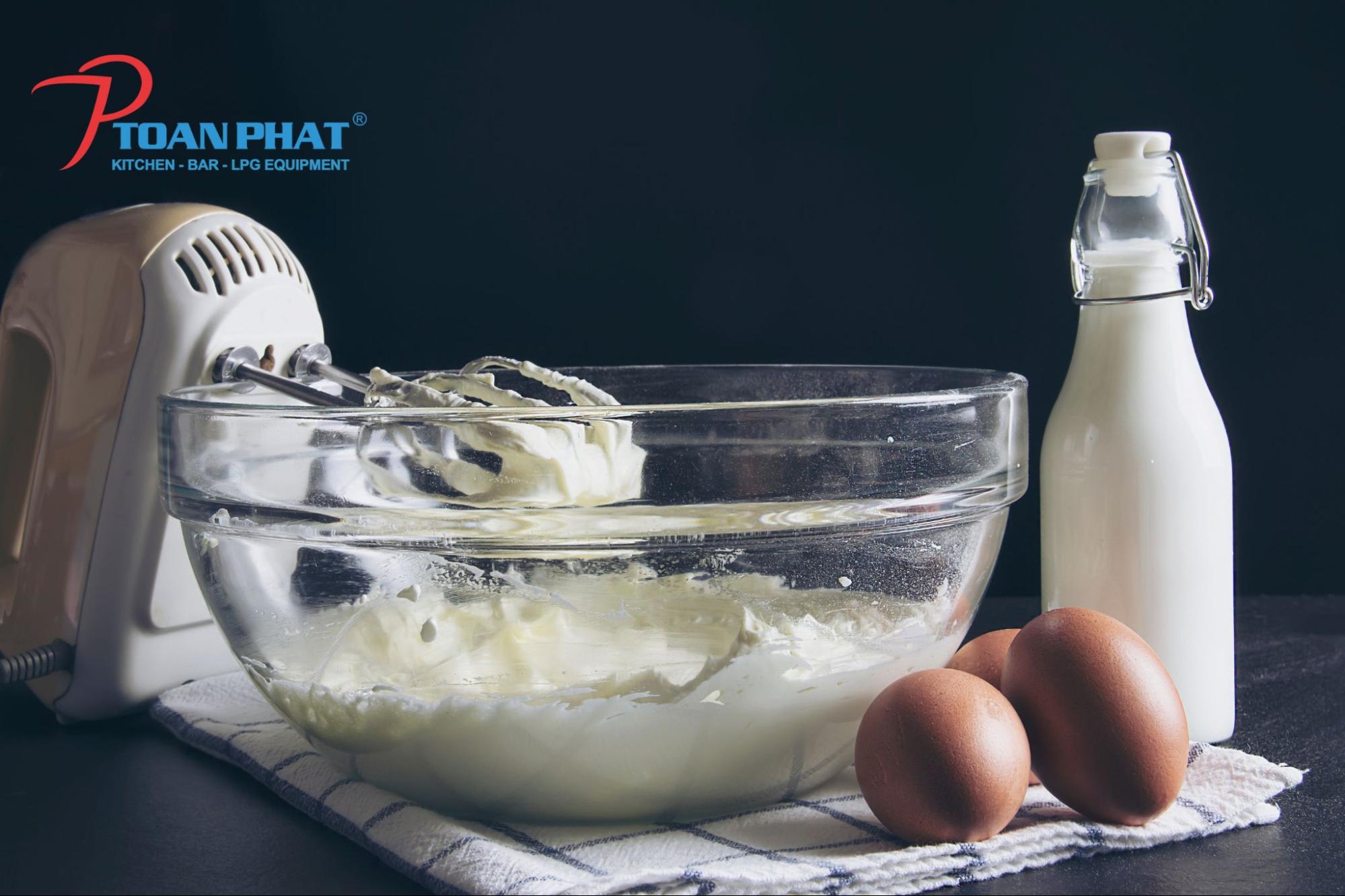 Máy đánh trứng giúp đánh bông trứng, kem, bơ một cách nhanh chóng