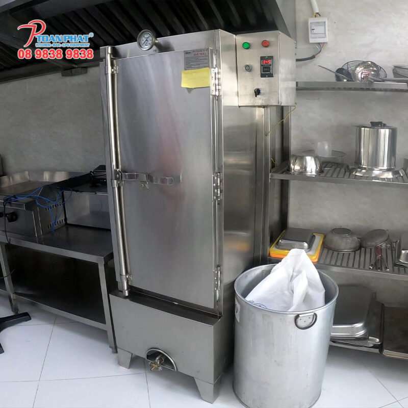 Tủ nấu cơm công nghiệp trong nhà bếp