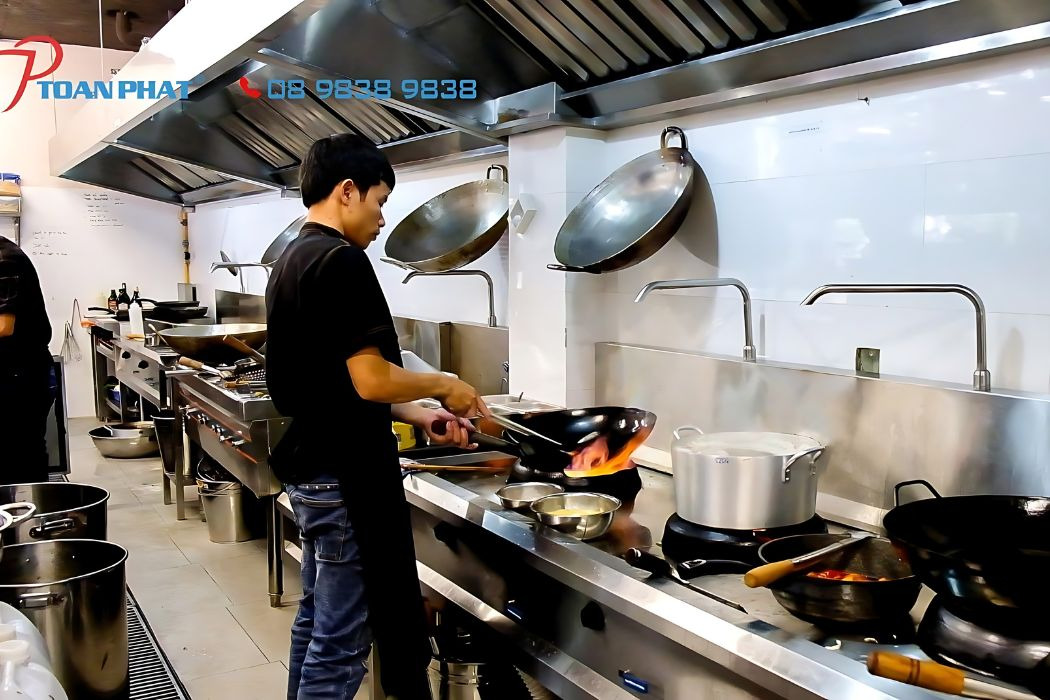 Bếp Á công nghiệp được thiết kế để đạt nhiệt độ cao trong thời gian ngắn