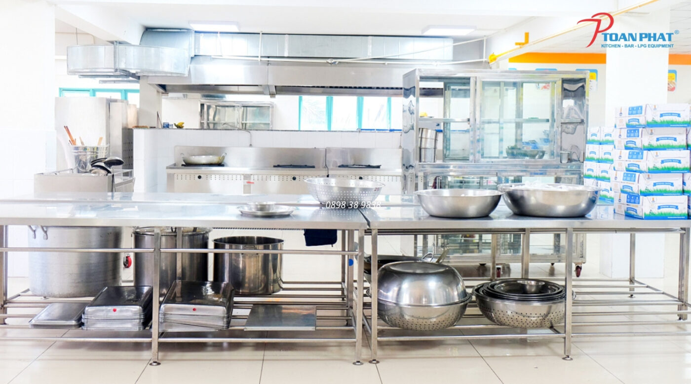 Thiết bị bếp công nghiệp do Toàn Phát sản xuất tại trường Song ngữ Quốc tế Hoàng Gia