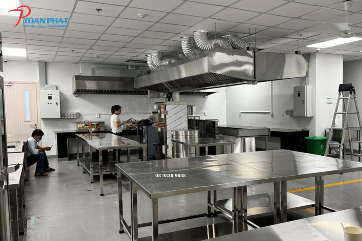 Thiết bị bếp công nghiệp tại khu công nghiệp, nhà máy